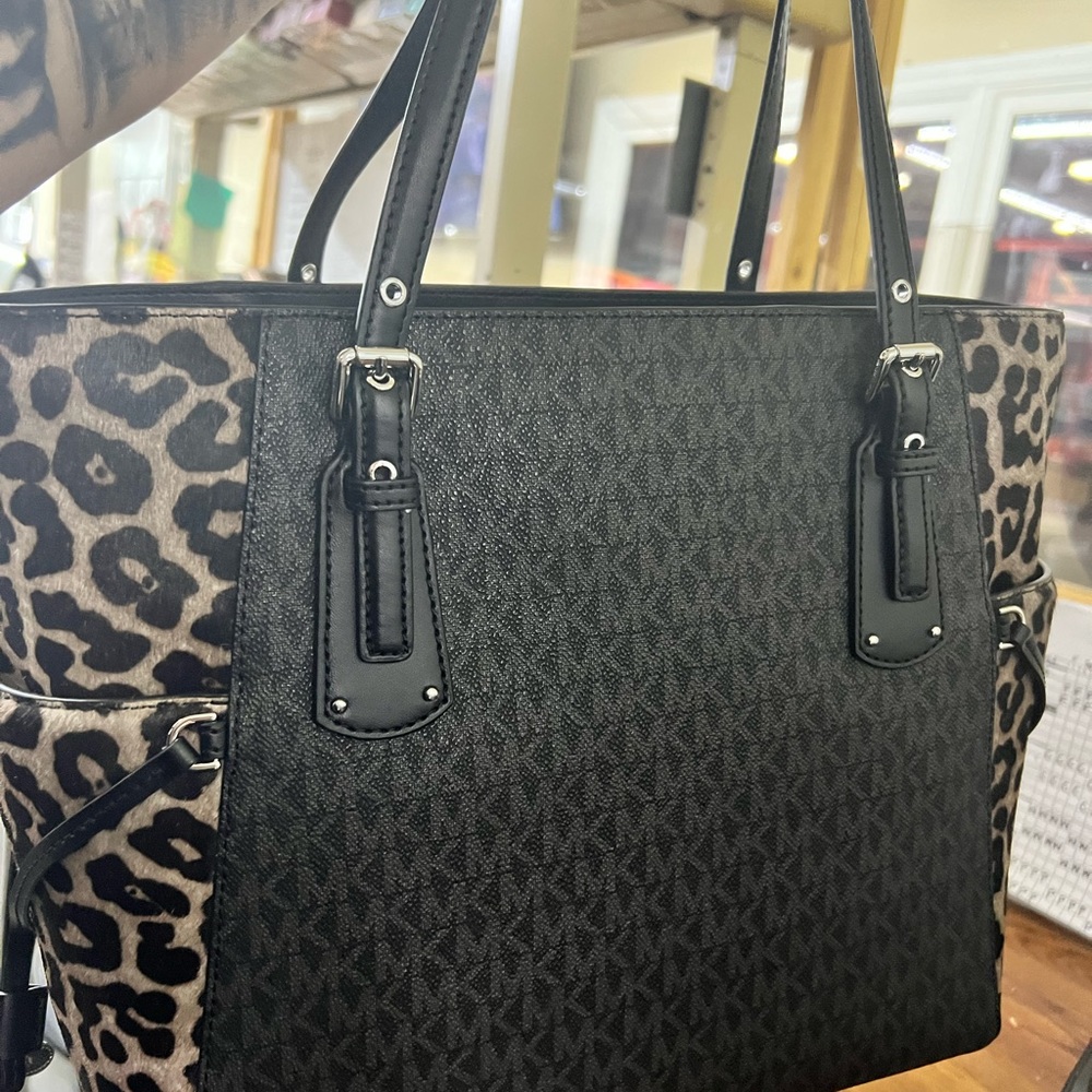 Micheal Kors purse new with tags
